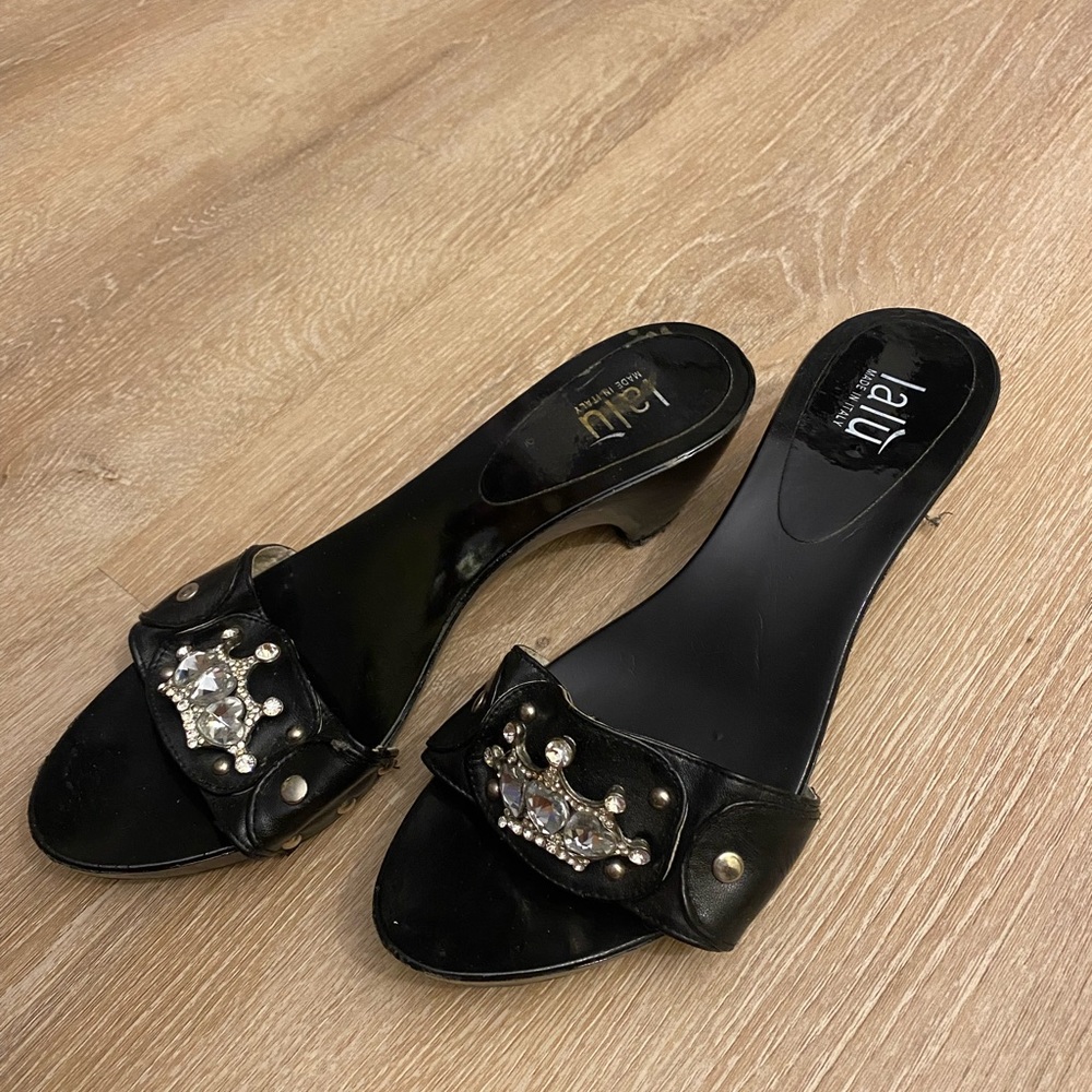 Black slippers